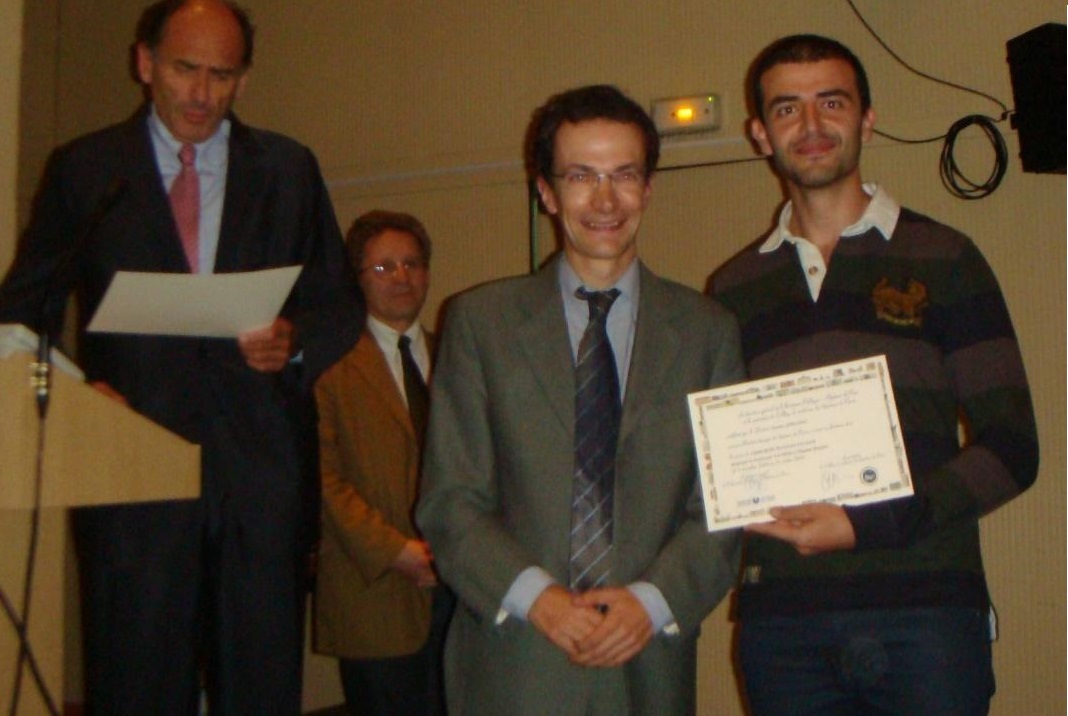 Avec mon maître le Professeur Vacher, Professeur en anatomie, lors de la remise de mon diplôme de la bourse du collège de médecine de l’assistance publique des hôpitaux de Paris.
